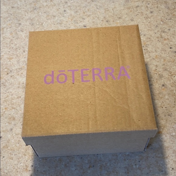 New in box dōterra oil/jewellery organizer - Picture 4 of 4